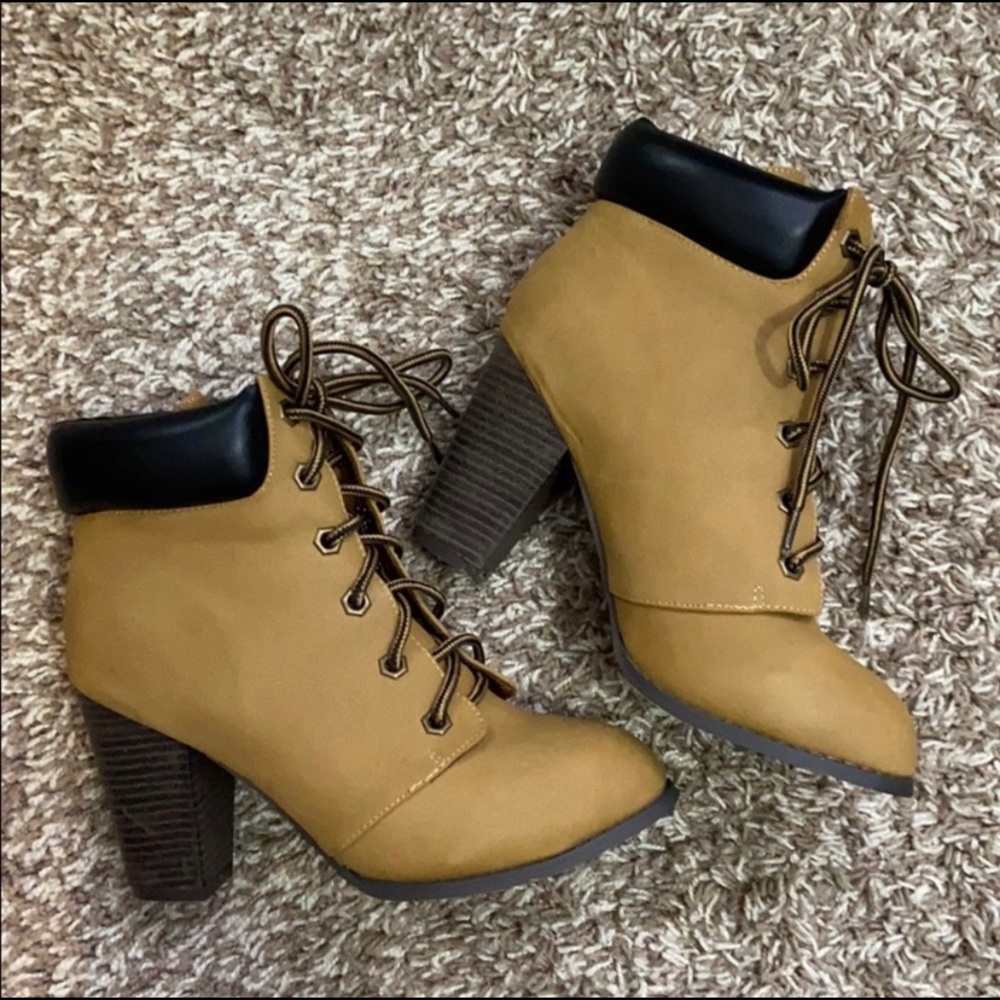 Ankle boots.😍